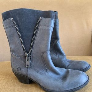 BORN booties with zipper on side US 6.5 grey